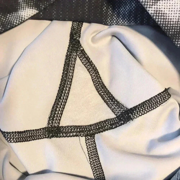 OLD NAVY Active Powersoft High-Rise Go-Dry Leggings - Picture 8 of 10